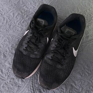 Nike’s Black Shoes for Men - Size 11